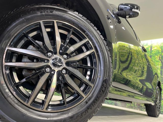 �y15�C���`�A���~�z�C�[���z�O�ςɃ}�b�`�����A���~�z�C�[���𑕒����Ă���܂��B�e��A���~�z�C�[����A�X�^�b�h���X�^�C�����戵�����Ă���܂��B���񂲑��k����������