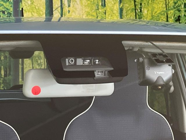 �y�X�}�[�g�A�V�X�g�z���s���ɑO���̎ԗ�����F�����A�Փ˂������Ȏ��͌x��ƃu���[�L�ŏՓˉ���Ɣ�Q�y�����A�V�X�g�B�����S�Ƀh���C�u�����y���݂��������܂��B