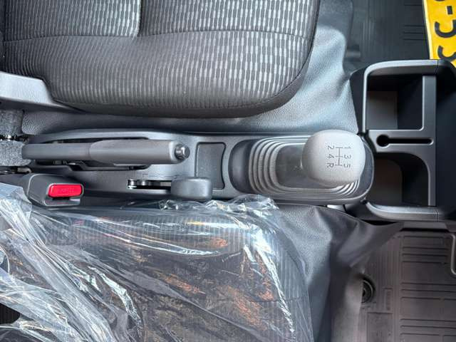 ���W����ɂ͍��i���̒��ÎԂ�V�Ԃ��������ł����W���䐔100��̑�^�W����֐��񂲗��X����������