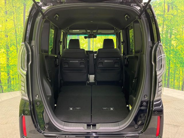 ���i�̂���������ʋ΁A���}���ɏ\���ȉ׎��X�y�[�X���m�ۂ��Ă���܂��B�Z�J���h�V�[�g��|���ƁA�傫�ȉו��̐ύڂ��\�ł���