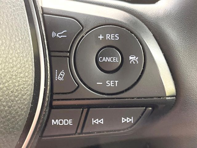 【レーダークルーズコントロール】高速道路での長距離走行が楽に!!自動で速度を保つクルーズコントロールが、衝突軽減システムと連携し、前方の車両を感知して車間を保つように速度調節してくれます!!