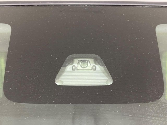 �y�X�}�[�g�A�V�X�g�z���s���ɑO���̎ԗ�����F�����A�Փ˂������Ȏ��͌x��ƃu���[�L�ŏՓˉ���Ɣ�Q�y�����A�V�X�g�B�����S�Ƀh���C�u�����y���݂��������܂��B