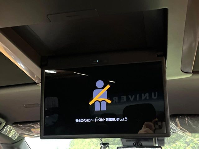 【フリップダウンモニター】大画面モニターで後席でもエンタメをお楽しみいただけます。小さなお子様にも大人気の装備です♪