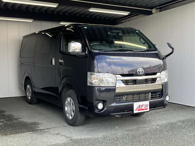 普通車は「サービスカーエムズ 本店」、軽自動車は「サービスカーエムズ 交差店」からお探し頂けます。