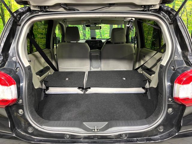 ���i�̂���������ʋ΁A���}���ɏ\���ȉ׎��X�y�[�X���m�ۂ��Ă���܂��B�Z�J���h�V�[�g��|���ƁA�傫�ȉו��̐ύڂ��\�ł���