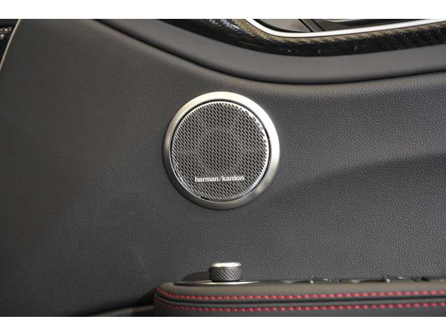 �n�[�}���J�[�h���T�E���h�V�X�e�����ڂŁA�ԓ���Ԃ��㎿�ȋ�Ԃւƕς��Ă���܂��B