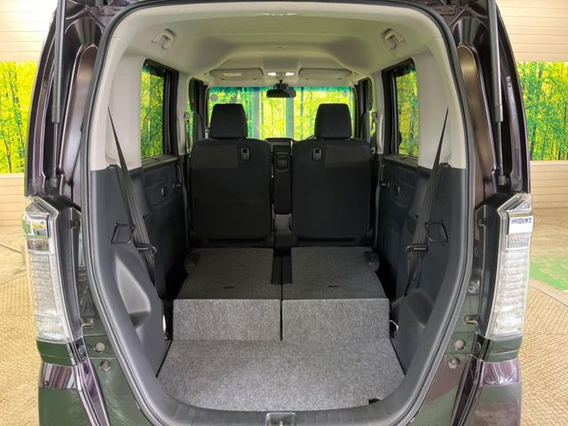 ���i�̂���������ʋ΁A���}���ɏ\���ȉ׎��X�y�[�X���m�ۂ��Ă���܂��B�Z�J���h�V�[�g��|���ƁA�傫�ȉו��̐ύڂ��\�ł���