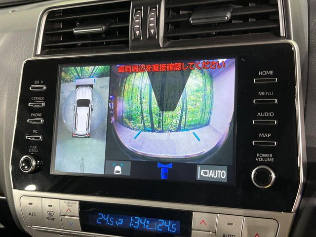 【パノラミックビューモニター】専用のカメラにより、上から見下ろしたような視点で360度クルマの周囲を確認することができます☆死角部分も確認しやすく、狭い場所での切り返しや駐車もスムーズに行えます。