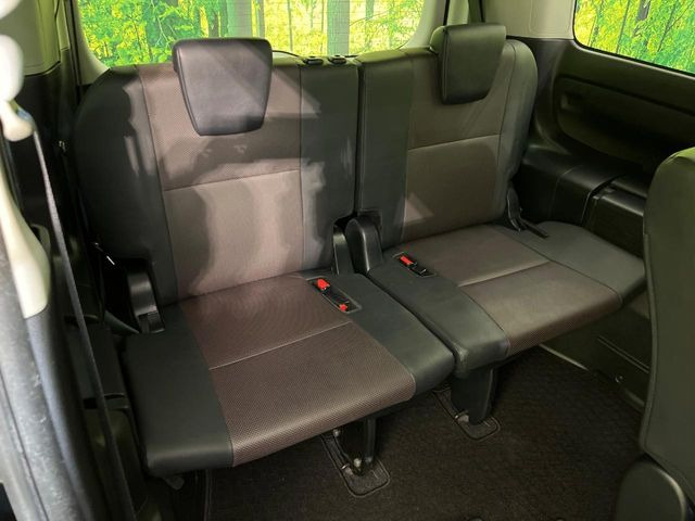 3列目シートはもちろん状態良好☆大人でもゆったりと座って頂けますので、大人数でのお出かけもラクラクです♪ご家族で、気の知れた仲間で、ドライブに行くのが楽しみですね♪