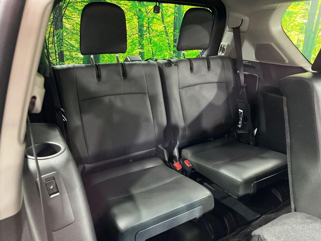 3列目シートはもちろん状態良好☆大人でもゆったりと座って頂けますので、大人数でのお出かけもラクラクです♪ご家族で、気の知れた仲間で、ドライブに行くのが楽しみですね♪