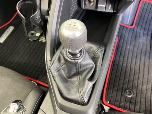 【フロア6速MT】走りの6速MT!!スポーティーな走行をお楽しみいただけます♪