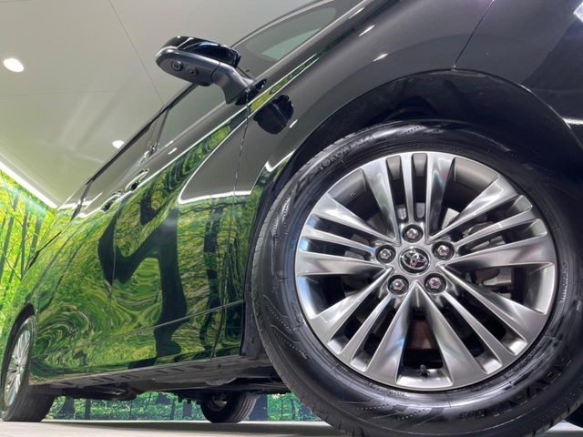 【純正18インチアルミホイール】外観にマッチした純正アルミホイールを装着しております。各種社外アルミホイールや、スタッドレスタイヤも取扱いしております。是非ご相談ください♪