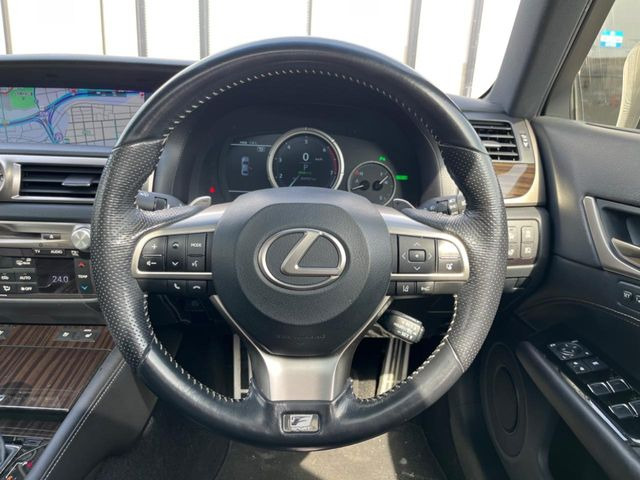 �y�����v�����X�e�A�����O�z�㎿�Ȋv���g�p���邱�ƂŁA��ɂ����������݂ƂĂ��^�]���₷���n���h���ł���