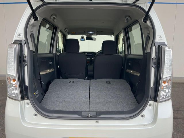 ���i�̂���������ʋ΁A���}���ɏ\���ȉ׎��X�y�[�X���m�ۂ��Ă���܂��B�Z�J���h�V�[�g��|���ƁA�傫�ȉו��̐ύڂ��\�ł���