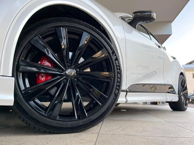 �y����21�C���`�A���~�z�C�[���z�O�ςɃ}�b�`���������A���~�z�C�[���𑕒����Ă���܂��B�e��ЊO�A���~�z�C�[����A�X�^�b�h���X�^�C�����戵�����Ă���܂��B���񂲑��k����������