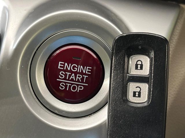 �yHonda�X�}�[�g�L�[�z�J�o����|�P�b�g�ɓ��ꂽ�܂܂ł��h�A�̎{���E�������\�ȃX�}�[�g�L�[�𑕔��B�G���W���̃I���E�I�t�����J�M�����o���K�v����������Ƃ��Ă��֗��ł���