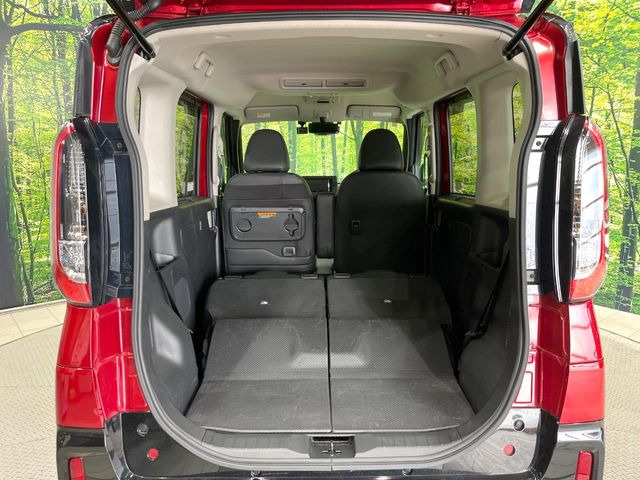 ���i�̂���������ʋ΁A���}���ɏ\���ȉ׎��X�y�[�X���m�ۂ��Ă���܂��B�Z�J���h�V�[�g��|���ƁA�傫�ȉו��̐ύڂ��\�ł���