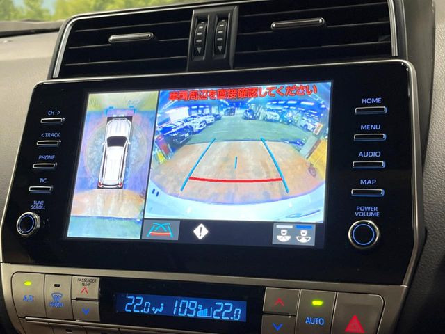 【パノラミックビューモニター】専用のカメラにより、上から見下ろしたような視点で360度クルマの周囲を確認することができます☆死角部分も確認しやすく、狭い場所での切り返しや駐車もスムーズに行えます。