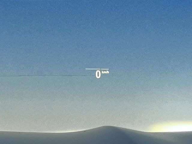 ���w�b�h�A�b�v�f�B�X�v���C:���݂̑��x�⑖�s�����f�W�^���\���ŉ^�]�ȑO���̃K���X�ɓ��e!�^�]���A���������炳���K�v�ȏ����m�F�ł���̂łƂ��Ă��֗��ň��S!