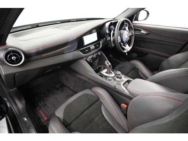 �A���J���^�[���X�|�[�c���U�[�V�[�g�ɃJ�[�{���p�l���܂ő�������A��i���X�|�[�e�B�ȓ����ƂȂ��Ă���܂��B