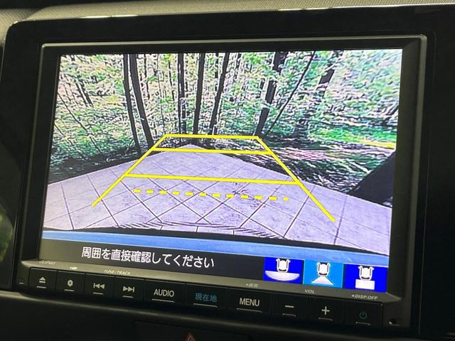 【バックカメラ】駐車時に後方がリアルタイム映像で確認できます。大型商業施設や立体駐車場での駐車時や、夜間のバック時に大活躍!運転スキルに関わらず、今や必須となった装備のひとつです!