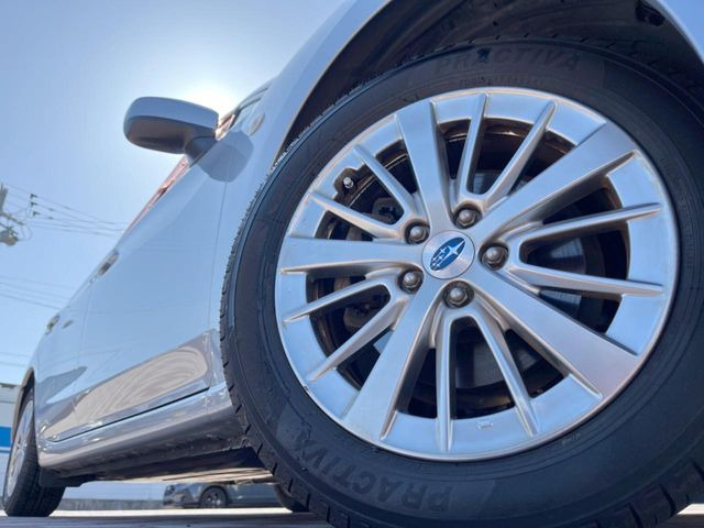 �y����16�C���`�A���~�z�C�[���z�O�ςɃ}�b�`���������A���~�z�C�[���𑕒����Ă���܂��B�e��ЊO�A���~�z�C�[����A�X�^�b�h���X�^�C�����戵�����Ă���܂��B���񂲑��k����������