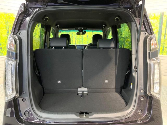 ���i�̂���������ʋ΁A���}���ɏ\���ȉ׎��X�y�[�X���m�ۂ��Ă���܂��B�Z�J���h�V�[�g��|���ƁA�傫�ȉו��̐ύڂ��\�ł���