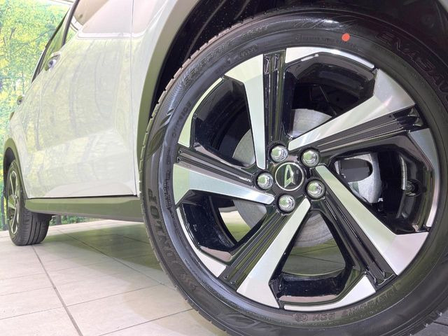 �y���������C���`�A���~�z�C�[���z�O�ςɃ}�b�`���������A���~�z�C�[���𑕒����Ă���܂��B�e��ЊO�A���~�z�C�[����A�X�^�b�h���X�^�C�����戵�����Ă���܂��B���񂲑��k����������