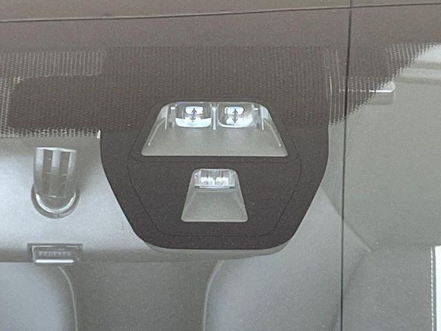 【シティブレーキアクティブシステム】低速走行中に前方の車両等を認識し、衝突しそうな時は警報とブレーキで衝突回避と被害軽減をアシスト。より安全にドライブをお楽しみいただけます。