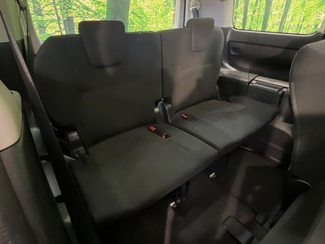 3列目シートはもちろん状態良好☆大人でもゆったりと座って頂けますので、大人数でのお出かけもラクラクです♪ご家族で、気の知れた仲間で、ドライブに行くのが楽しみですね♪
