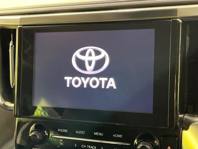 【純正8型ナビ】人気の純正ナビを装備しております。ナビの使いやすさはもちろん、オーディオ機能も充実!キャンプや旅行はもちろん、通勤や買い物など普段のドライブも楽しくなるはず♪