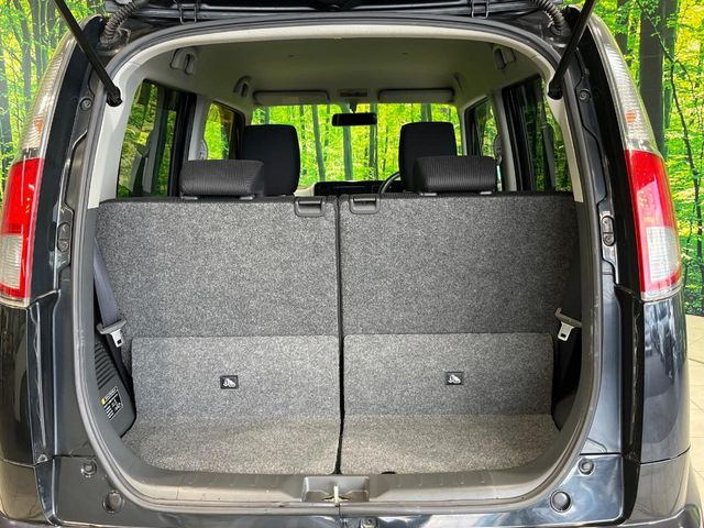 ���i�̂���������ʋ΁A���}���ɏ\���ȉ׎��X�y�[�X���m�ۂ��Ă���܂��B�Z�J���h�V�[�g��|���ƁA�傫�ȉו��̐ύڂ��\�ł���