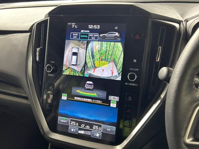 �y�}���`�e���C�����j�^�[�z�Ԃ̃t�����g��T�C�h�̃J�����摜�𓯎��Ƀ��j�^�[�\�����邱�ƂŁA���H�⋷�����𑖍s���ł����͂̏󋵊m�F���ł����S!�{�iSUV�ɂ��ꂵ�������ł���