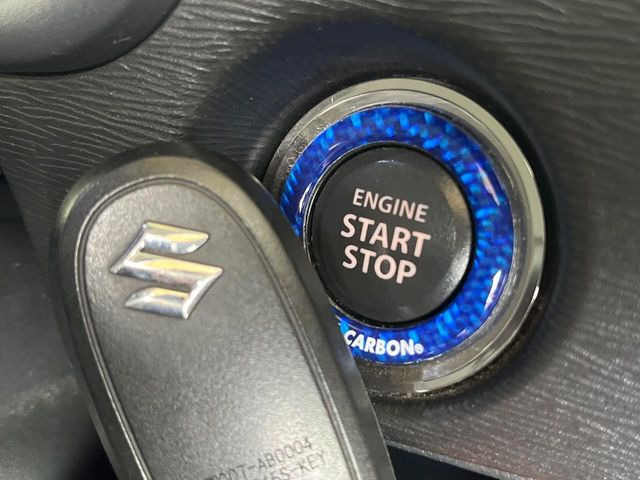 �y�L�[���X�X�^�[�g�V�X�e���z�J�o����|�P�b�g�ɓ��ꂽ�܂܂ł��h�A�̎{���E�������\�ȃX�}�[�g�L�[�𑕔��B�G���W���̃I���E�I�t�����J�M�����o���K�v����������Ƃ��Ă��֗��ł���