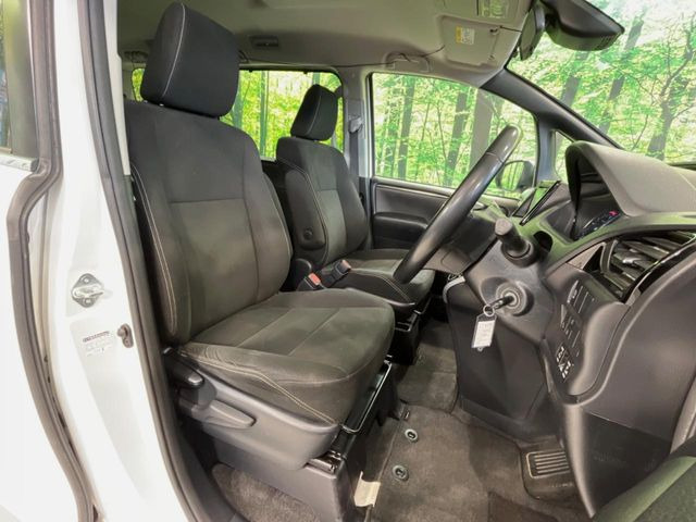 運転席シート廻りは使用感も少なく、良好な状態となっています。丁寧に使われていたことがよくわかりますね。