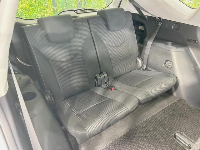 3列目シートはもちろん状態良好☆大人でもゆったりと座って頂けますので、大人数でのお出かけもラクラクです♪ご家族で、気の知れた仲間で、ドライブに行くのが楽しみですね♪