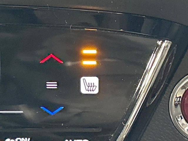 【シートヒーター】寒い日に重宝するシートヒーター!エアコンより早く温まってくれるので寒がりの人も安心ですね♪エアコンの温風は乾燥するから苦手、という方にもをおすすめです。