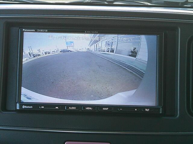 �o�b�N�J�����𑕔����Ă���܂��B���Ԏ��ɑ�ϖ𗧂��܂����^�]�����ȕ��̖����ɂȂ��Ă���܂��B