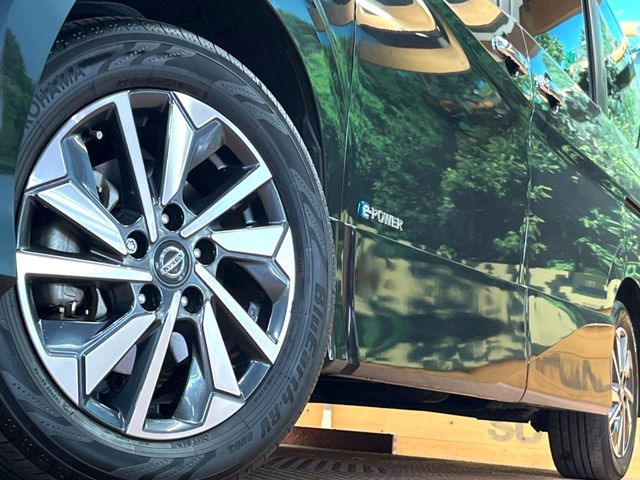 �y����16�C���`�A���~�z�C�[���z�O�ςɃ}�b�`���������A���~�z�C�[���𑕒����Ă���܂��B�e��ЊO�A���~�z�C�[����A�X�^�b�h���X�^�C�����戵�����Ă���܂��B���񂲑��k����������