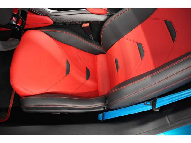 ����ɓ��������V�[�g�͍d����������̂́A���l����������z�[���h���Ă���܂��B