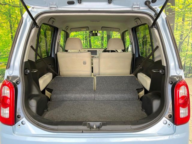 ���i�̂���������ʋ΁A���}���ɏ\���ȉ׎��X�y�[�X���m�ۂ��Ă���܂��B�Z�J���h�V�[�g��|���ƁA�傫�ȉו��̐ύڂ��\�ł���