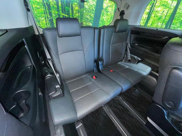 3列目シートはもちろん状態良好☆大人でもゆったりと座って頂けますので、大人数でのお出かけもラクラクです♪ご家族で、気の知れた仲間で、ドライブに行くのが楽しみですね♪