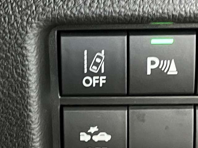 �Ԃ̎Ԑ����J�����ŔF�����A�͂ݏo�������Ȏ��Ɍx���𔭂�����X�e�A�����O�����⏕���Ĉ��S�^�]���T�|�[�g!