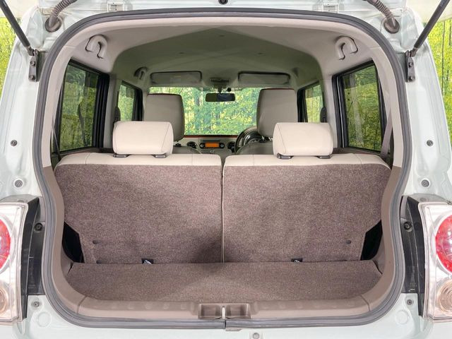 ���i�̂���������ʋ΁A���}���ɏ\���ȉ׎��X�y�[�X���m�ۂ��Ă���܂��B�Z�J���h�V�[�g��|���ƁA�傫�ȉו��̐ύڂ��\�ł���