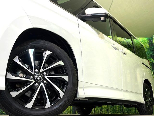 �y����17�C���`�A���~�z�C�[���z�O�ςɃ}�b�`���������A���~�z�C�[���𑕒����Ă���܂��B�e��ЊO�A���~�z�C�[����A�X�^�b�h���X�^�C�����戵�����Ă���܂��B���񂲑��k����������