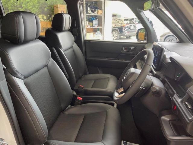 �y�n�[�t���U�[�V�[�g�z�������ƍ���S�n�𗼗������l�C�̃V�[�g���w�ʁE���ʂ̃t�@�u���b�N�f�ނ́A�ʋC���̗ǂ��⊊��ɂ����ɗD��Ă��܂��B�C���╞���ɍ��E���ꂸ���K�ɂ���肢�������܂��B