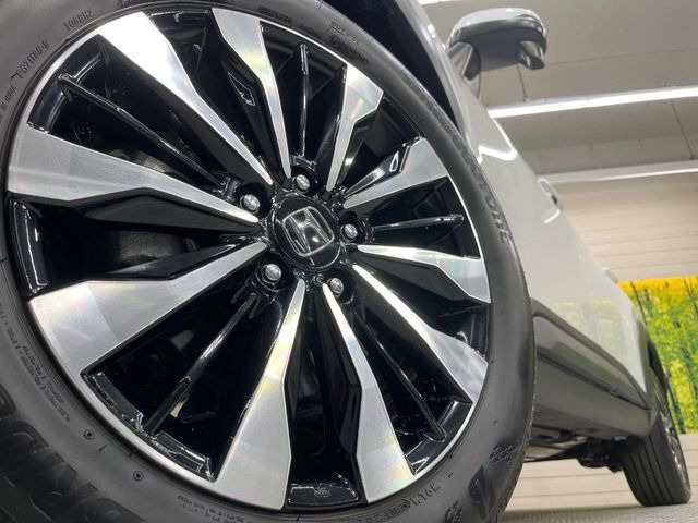 �y�����A���~�z�C�[���z�O�ςɃ}�b�`���������A���~�z�C�[���𑕒����Ă���܂��B�e��ЊO�A���~�z�C�[����A�X�^�b�h���X�^�C�����戵�����Ă���܂��B���񂲑��k����������