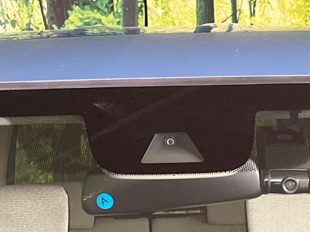 �y�z���_�Z���V���O�z���s���ɑO���̎ԗ�����F�����A�Փ˂������Ȏ��͌x��ƃu���[�L�ŏՓˉ���Ɣ�Q�y�����A�V�X�g�B�����S�Ƀh���C�u�����y���݂��������܂��B