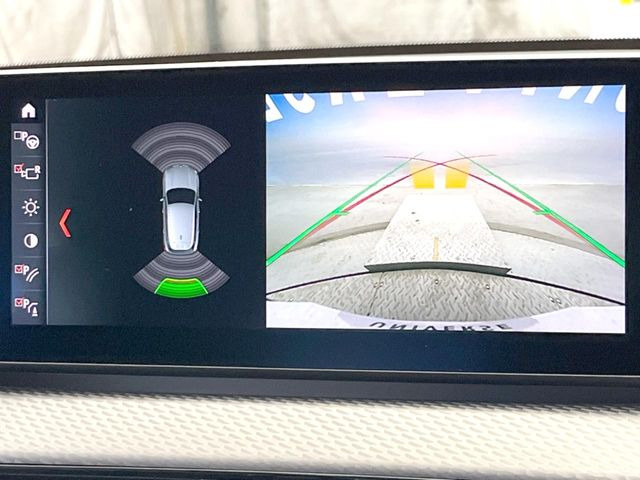 ●ガイドライン付きバックカメラ:不安な駐車もこれで安心!ガイドライン付きなので狭い箇所での駐車もラクラクです!