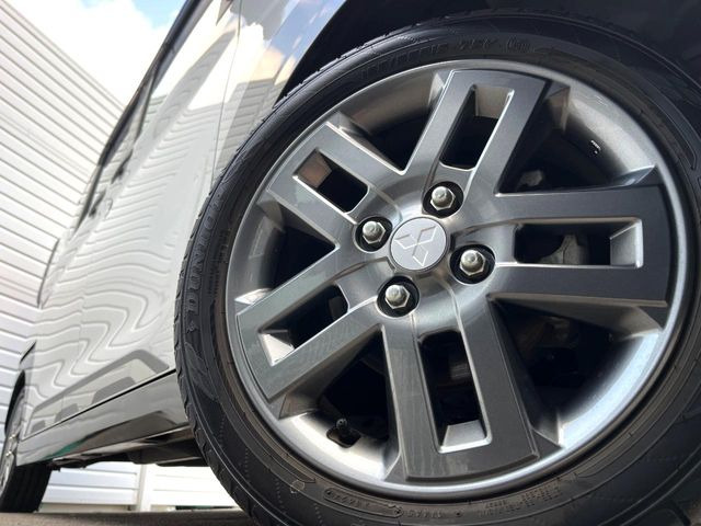 �y����15�C���`�A���~�z�C�[���z�O�ςɃ}�b�`���������A���~�z�C�[���𑕒����Ă���܂��B�e��ЊO�A���~�z�C�[����A�X�^�b�h���X�^�C�����戵�����Ă���܂��B���񂲑��k����������